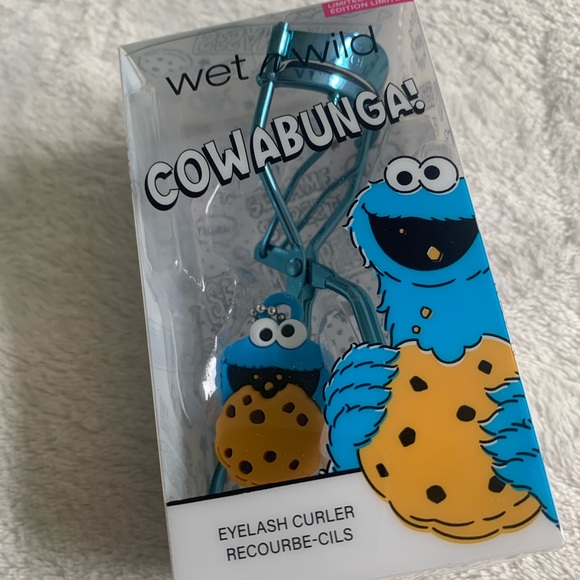 Wet n Wild x Sesame Street Cowabunga Lash Curler Cookie Monster BNIB - Picture 2 of 12